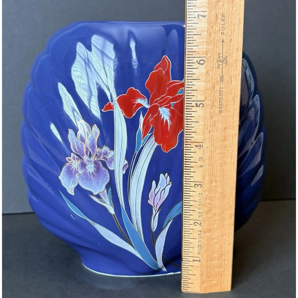 Vintage Japan Fine China Shell Clam Scallop Vase Blue w/ Iris Flowers Gold‎ Trim